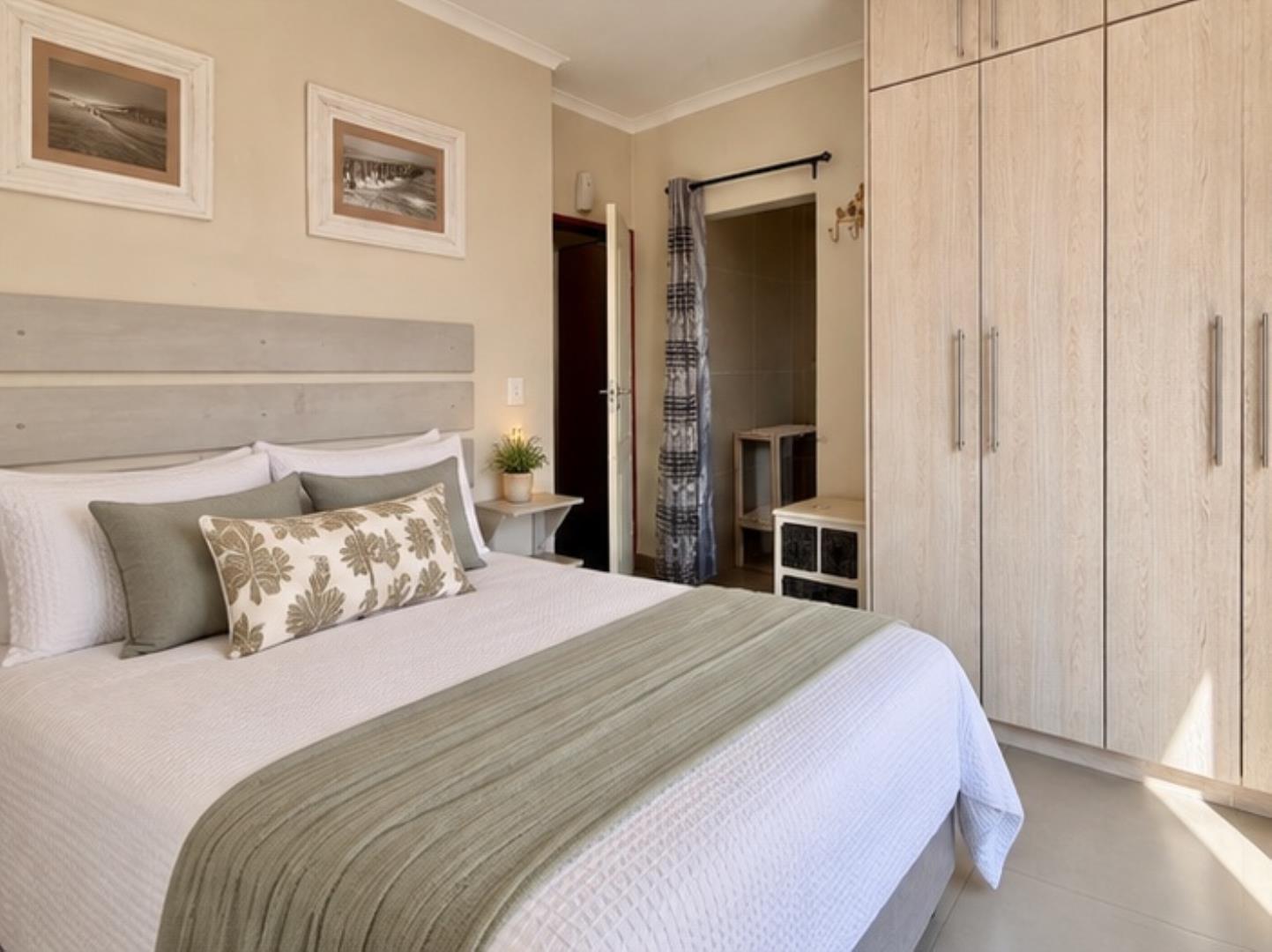 528522_Bedroom_3_Made_Up.jpg